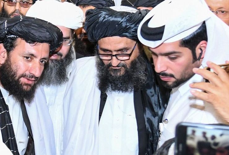 گروه طالبان به اظهارات عبدالله عبدالله، رئیس شورای عالی مصالحه افغانستان، مبنی بر اینکه هفته آینده مذاکرات بین افغانستانی آغاز خواهد شد، واکنش نشان داد و شروع این مذاکرات را در اوایل ماه آتی میلادی (سپتامبر) رد کرد.