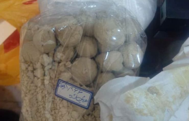 آزمایشگاه تولید کراک از مشتقات هروئین با دستگیری ۶ نفر از اعضای باند قاچاق مواد مخدر در مشهد توسط سربازان گمنام امام زمان (عج) منهدم شد.