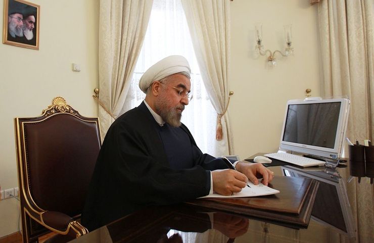 رئیس‌جمهور در پیامی محرم امسال را جلوه‌ای پرشکوه از دلدادگی عزاداران حسین(ع) خواند و تأکید کرد: جامعه مدنیِ مذهبی ما، در دیگرخواهی، رواداری و مسئولیت‌پذیری، خوش درخشید و این بی‌گمان سرمایه‌ای برای آینده‌ی ایران است.