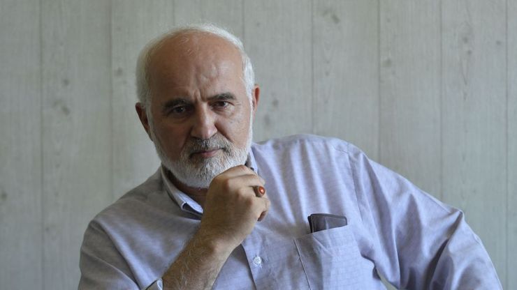 عضو مجمع تشخیص مصلحت نظام، خواستار عذرخواهی نمایندگان مجلس بابت تحویل ۳۵۰ خودروی لوکس به نمایندگان شد.