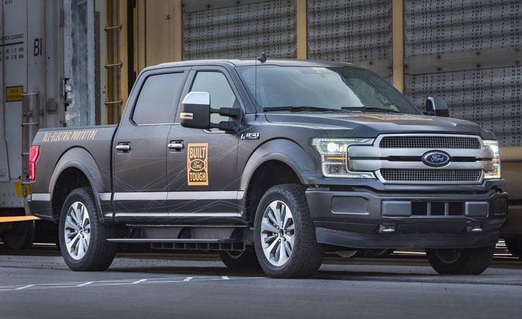 فورد F-150 تمام‌برقی احتمالا برای سال ۲۰۲۲ آماده‌ی فروش می‌شود و اواخر سال ۲۰۲۱ رونمایی خواهد شد.