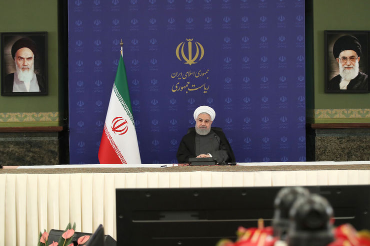رئیس جمهوری گفت: همه کادر درمان در سراسر کشور فداکاری می‌کنند و از مردم می‌خواهم در عمل از کادر درمان تشکر کنیم که راه آن ماسک زدن است.
