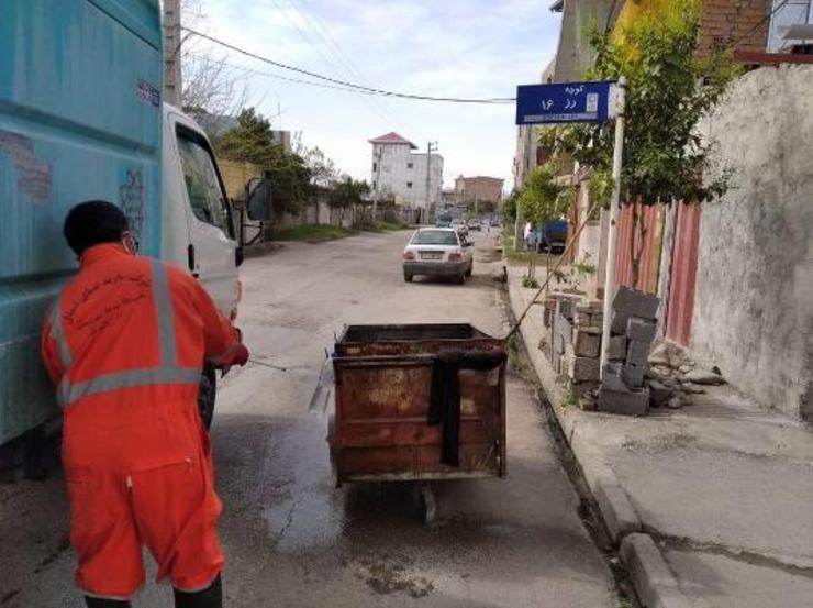 مدیرکل هماهنگی و نظارت بر خدمات شهری شهرداری مشهد از ضدعفونی روزانه بیش از ۴۵۰۰ گاری جمع آوری زباله ۱۱۰۰ لیتری، با استفاده از مواد جدید و سازگار با محیط زیست خبر داد