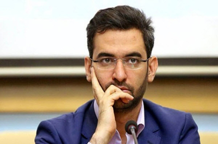 وزیر ارتباطات با سفر تفریحی به شهرستان خوانسار به پاراگلایدرسواری بر فراز آسمان زیبای این شهرستان زیبا پرداخت.