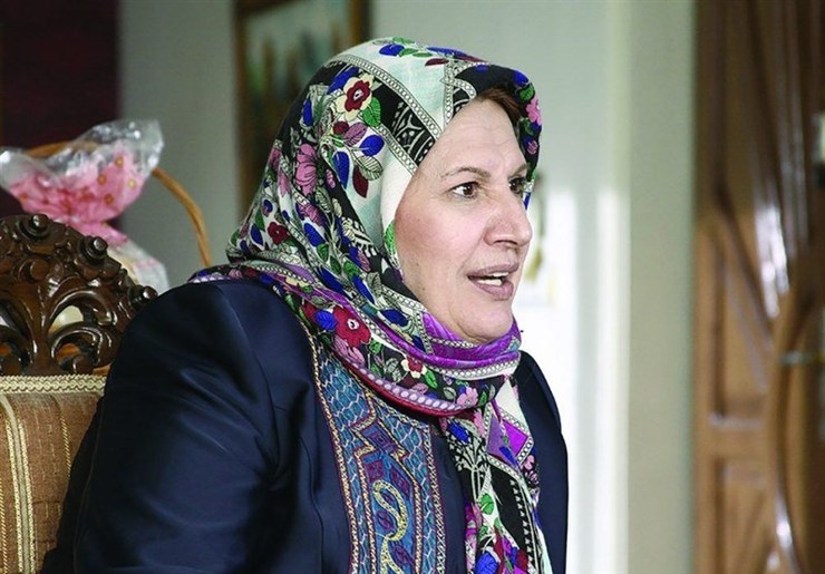 «شهین تسلیمی»، بازیگر سینما و تلویزیون در گفتگویی بی پرده از وضعیت حجاب بازیگران و گفت و اینکه در سینما بازیگران را مجبور می‌کنند لاک بزنند، موی خود را بیرون بریزند و آرایش غلیظ کنند