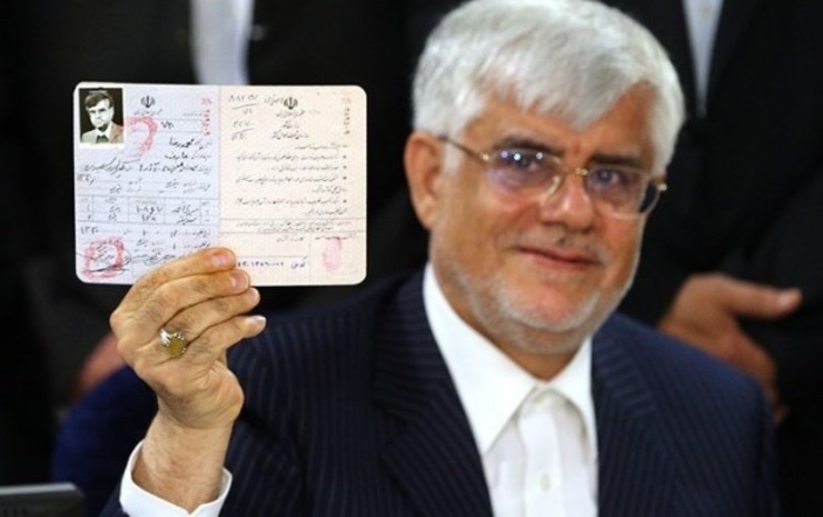 محمدرضا عارف درباره حضور در انتخابات ۱۴۰۰ گفت: من اگر باید بیایم میدان راحت می‌آیم و اگر نباید بیایم تا براساس خرد جمعی شخص بهتری بیاید، نمی‌آیم.