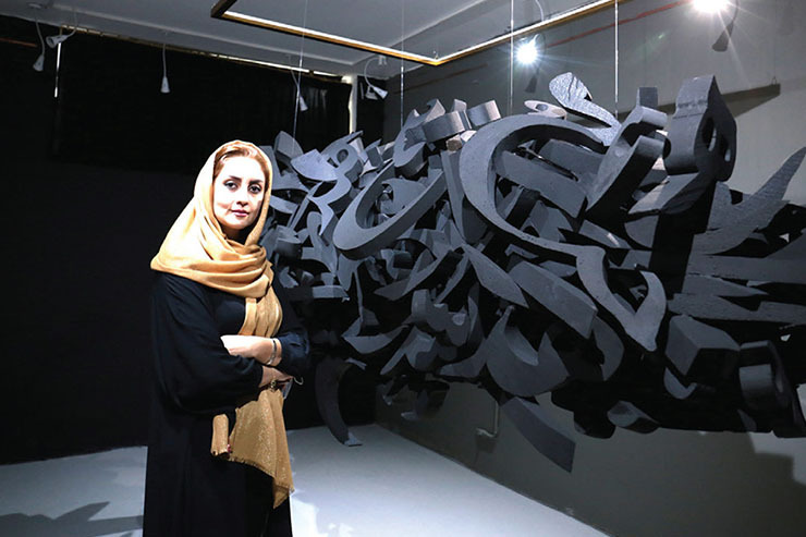 مهسا دواچی اثری حجمی را در قالب اینستالیشن آرت (Installation art)، یا همان هنر «چیدمان عناصر در فضا» تولید و برای نخستین‌بار در مشهد ارائه کرده است. این اثر عصر روز یکشنبه در نگارخانه حامی واقع در بولوار لادن مشهد با حضور علاقه‌مندان به هنر‌های تجسمی نمایش داده شد و دواچی هم درباره اثرش توضیح داد.