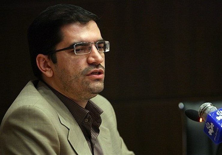 قاضی زاده هاشمی، نماینده مجلس شورای اسلامی استخدام مربی خارجی را از سوی مجلس بلا مانع دانست. این درحالی است که پیش تر گفته می شد مجلس و سیاسیون با حضور مربی خارجی مخالف است.