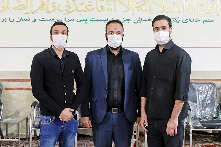 گردانندگان جوان هیئت متوسلین به حضرت عباس (ع) از راه و رسم هیئت‌داری می‌گویند، هیئتی که ثمره فکر، تلاش و تعهد تعدادی جوان مخلص، خلاق، مبتکر و عاشق اهل بیت (ع) و انقلابی است.