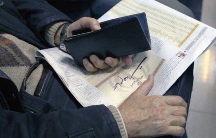 مدتی است که کمیسیون اقتصادی مجلس در حال کار بر روی یک طرح دو فوریتی بوده که به موجب آن جاماندگان در سال‌های گذشته می‌توانستند از سهام عدالت برخوردار شوند و این درحالی است که حدود ۴۹ میلیون و ۱۰۰ هزار نفر در ثبت‌نام‌ها و شناسایی میانه دهه ۸۰ به مشمولان سهام عدالت اضافه شده‌اند و حالا پس از پایان فرآیند چند ساله پرداخت مبلغ سهام تخصیص داده شده از محل سود شرکت‌ها زمان در اختیار گرفتن سهامی شده است که در طول این سال‌ها ده‌ها برابر شده است. اکنون نگاه‌های بسیاری به مجلس دوخته شده تا مشخص شود، آیا نمایندگان می‌توانند حق تضییع شده جاماندگان سهام عدالت را زنده کنند؟