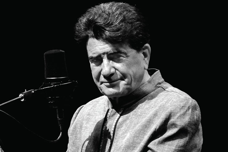 پیکر محمدرضا شجریان برای خاکسپاری به مشهد و از آنجا به طوس منتقل می‌شود.