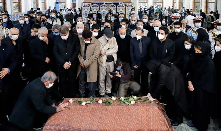 رییس دفتر رییس جمهور در نامه‌ای بر اجرای درخواست خانواده استاد شجریان بر دفن ایشان در محوطه آرامگاه فردوسی تاکید کرد.
