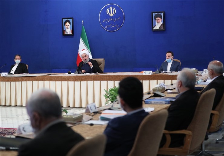 رئیس جمهور گفت: ما در جنگ اقتصادی هستیم و آمریکا با دلار و امکانات اقتصادی و بانک و شرکت‌های خود وارد جنگ اقتصادی با ایران شده است.