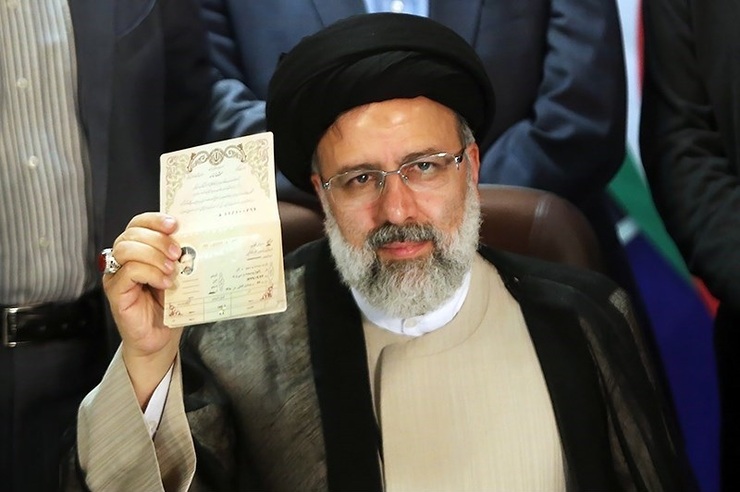 نام چهره‌های بسیار زیاد و متنوعی از جناح‌های گوناگون در انتخابات ریاست جمهوری مطرح است که به احتمال زیاد جدی بودن حضور آن‌ها در انتخابات ریاست جمهوری ۱۴۰۰ تا اواخر پاییز و یا اوایل زمستان مشخص می‌شود، اما در این میان نام کسی به گوش می‌رسد که در حال حاضر تمام دغدغه‌اش مبارزه با فساد در همه جای کشور است.حجت‌الاسلام رئیسی فردی است که این‌روز‌ها ماجرای کاندیدا شدن یا نشدنش در انتخابات ریاست‌جمهوری ۱۴۰۰ وِردِ زبان‌هاست.