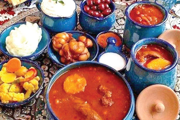 به مناسبت در پیش بودن روز جهانی غذا می‌خواهیم نگاهی بیندازیم به نقش غذا‌های محلی خراسان در معرفی فرهنگ این خاک کهن و اثر مهمی که می تواند در جذب گردشگر داشته باشد، اما منوی غذا‌های اقامتگاه‌های بومگردی و صحبت‌های مدیرانشان خلاف این را نشان می‌دهد.