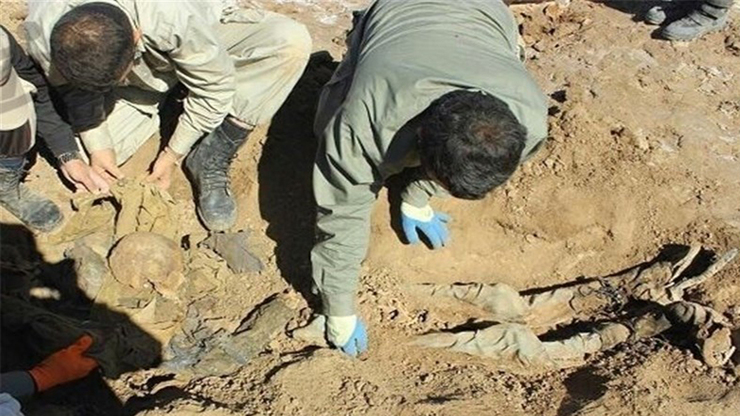 تصاویری از عملیات جستجو و تفحص پیکر شهدای مدافع حرم در خان‌طومان سوریه منتشر شده است.