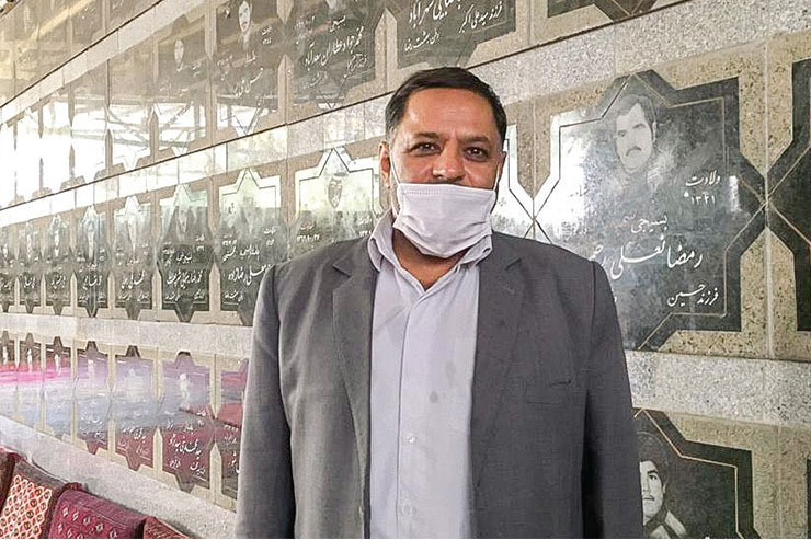 (حسینی باشیم، نه هیئتی!) این شعار رضا احمدی، سرپرست کانون حسینیه رهروان روح‌ا...، است که بار‌ها ما بین گفتگو بر آن تأکید می‌کند.