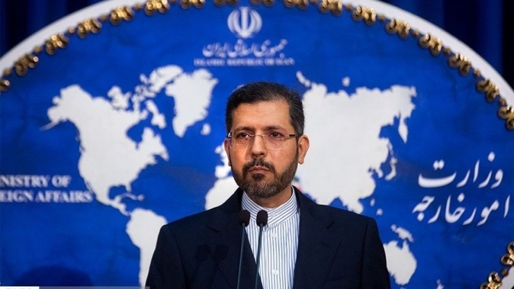 سخن‌گوی وزارت امور خارجه از پایان نظام مجوز خواهی صادرات و واردات اقلام تسلیحاتی ایران در بامداد ۲۷ مهرماه جاری خبر داد و گفت: ۲۷ مهر، روز شکست آمریکاست که علیرغم گردن‌کشی و حیله گری‌ها نتوانست کار خود را جلو ببرد.