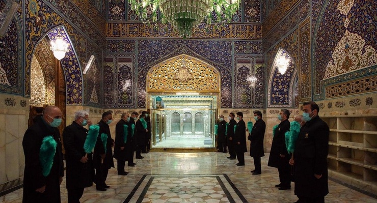 معاون اماکن متبرکه آستان قدس رضوی اعلام کرد: پس از بازدید‌های مکرر مسئولان محترم وزارت بهداشت، بازگشایی مسیر منتهی به روضه منوره رضوی تایید شد. همچنین ۲۵ درصد ظرفیت تعدادی از رواق‌ها از جمله رواق امام خمینی (ره)، رواق دارالهدایه، رواق دارالحکمه و شبستان‌های مسجد گوهرشاد بازگشایی شده است.
