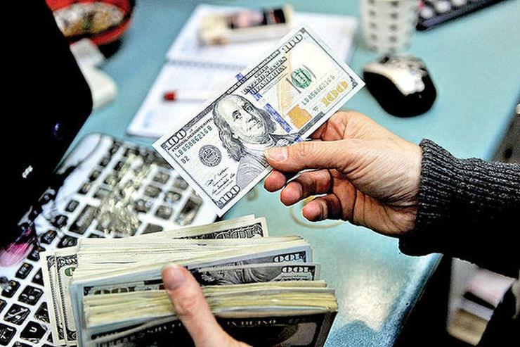 یک کارشناس بانکی گفت: سیاست بانک مرکزی مبنی بر تزریق ۵۰ میلیون دلار در بازار ارز را تنها مُسکنی موقت می‌داند و فقط تا زمان انتخابات آمریکا ادامه خواهد داشت.