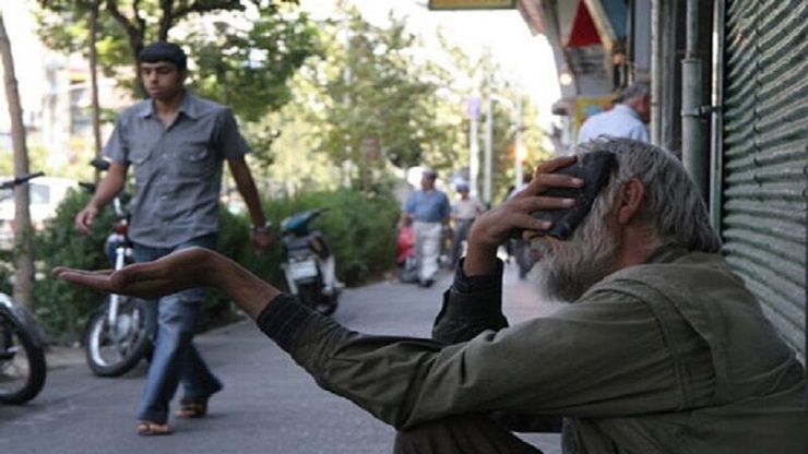 مسئول مرکز ساماندهی متکدیان گفت: فردی به‌عنوان متکدی در یکی از چهارراه‌های اصلی شهر قزوین اسپند دود می‌کند که مانده‌حساب بانکی‌اش ۴۰۰ میلیون تومان و خانه‌اش انبار برنج و روغن است.