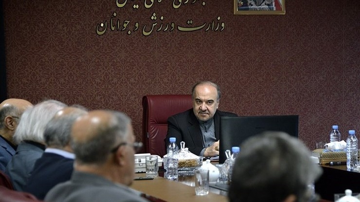 وزیر ورزش و جوانان از باشگاه استقلال خواسته هرچه زودتر در راستای پرداخت بدهی شفر اقدام کنند تا این باشگاه از خطر محرومیت در امان باشد.