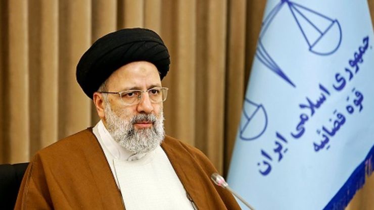 رئیس قوه قضائیه با بیان اینکه روحیه انقلابی و خطرپذیری اقتدار می‌آفریند، تأکید کرد: کسانی که فضای مجازی را ناامن و امنیت اجتماعی و جامعه را مختل می‌کنند، باید شناسایی شوند و با آن‌ها برخورد شود.