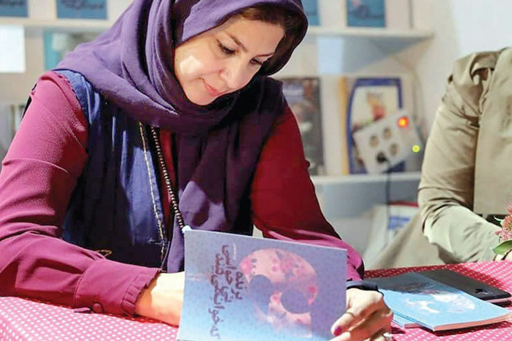 گفتگو با لیلی طالقانی به مناسبت انتشار نخستین دفتر شعرش «پرنده بی‌حواسی که خواب می‌بیند»