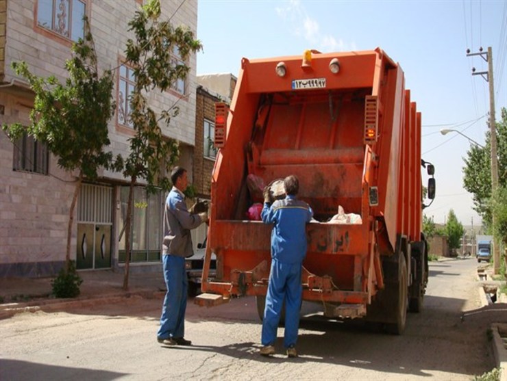 معاون خدمات شهری شهرداری مشهد از نوسازی ماشین آلات سازمان مدیریت پسماند با اعتباری بالغ بر ۲۲۰ میلیارد ریال خبرداد.