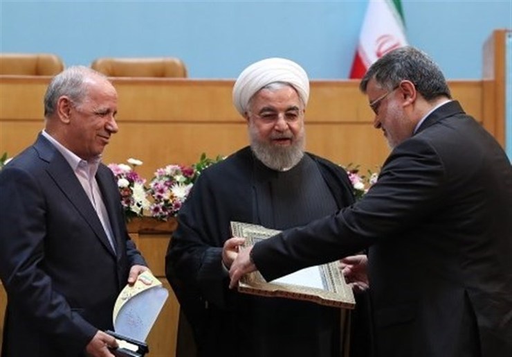 هیات دولت در جلسه ۲۷ مهرماه، محمدصادق معتمدیان را به عنوان استاندار خراسان رضوی معرفی کرد. وی، متولد کرمانشاه و دارای مدرک کارشناسی اقتصاد و کارشناسی ارشد مدیریت از دانشگاه ارومیه است.