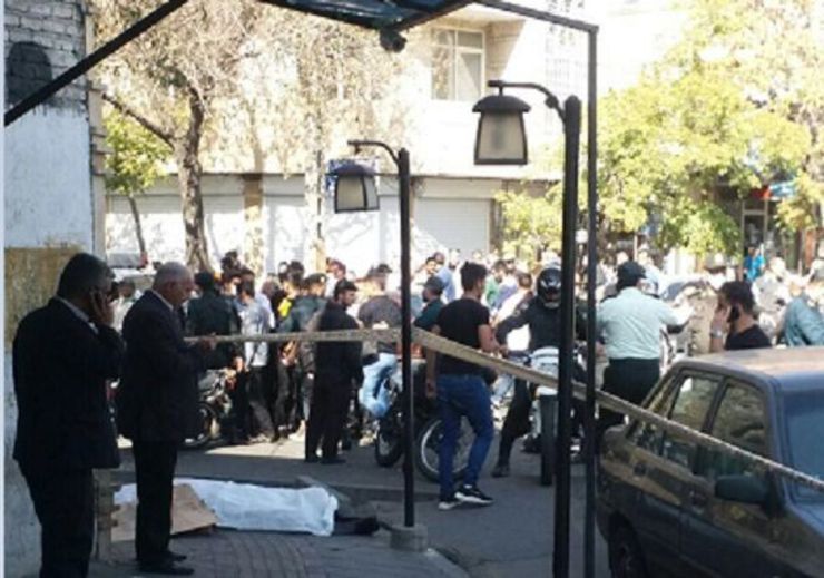 ظهر سه شنبه ۲۹ مهر، چند سارق مسلح اقدام به سرقت از یک مغازه طلافروشی در خیابان حجتی تبریز کردند که در خلال این سرقت یک نفر رهگذر به ضرب گلوله سارقان به قتل رسید و صاحب مغازه طلافروشی نیز مجروح شد.