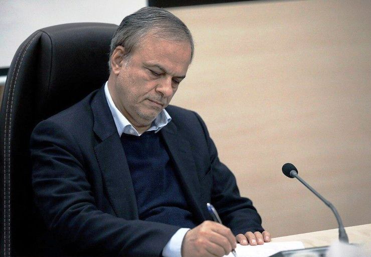 سخنگوی دولت گفت: در شرایط کنونی ،‌جامعه و بازار نیاز به ثبات دارد و علیرضا رزم حسینی، وزیر پیشنهادی صمت به دلیل تجربه بالا، نگاه کلان و استراتزیک به مسائل، این توانایی را دارد که آرامش را بر حوزه بازرگانی نیز حکفرما کند.