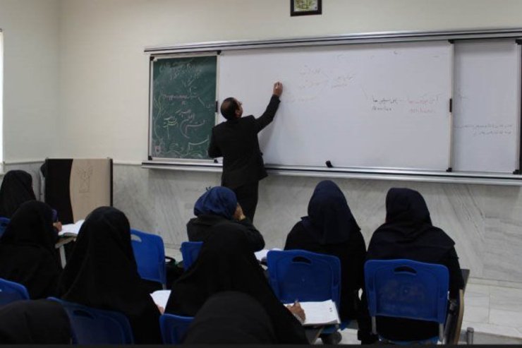 سخنگوی کمیسیون آموزش مجلس گفت: جذب نیرو از طریق کانال‌هایی غیر از دانشگاه فرهنگیان و شهید رجایی به دلیل پایین آمدن کیفیت آموزشی در مدارس در این کمیسیون رد شد.