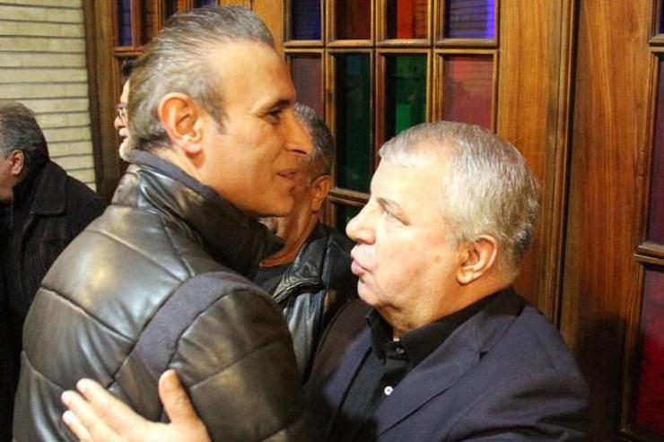 بعد از شکستی که پرسپولیس مقابل الدحیل متحمل شد و در آستانه حذف از لیگ قهرمانان آسیا قرار گرفت تحرکاتی از سوی برخی پیشکسوتان باشگاه پرسپولیس در راستای برکناری این مربی انجام شد