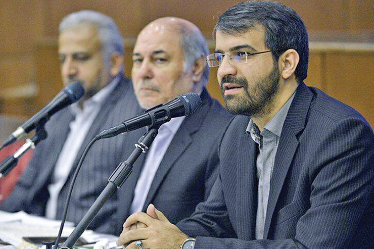 وزارت ورزش و جوانان، جعفر سمیعی را به‌عنوان مدیرعامل باشگاه پرسپولیس انتخاب کرد تا جنجال‌های پیرامون این باشگاه نیز همانند استقلال با برکناری مدیر‌عامل سابق و انتخاب یک مدیر غیر‌ورزشی تمام شود؛