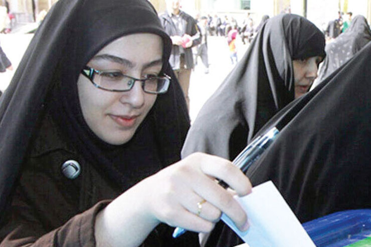 ۱۲ دوره از انتخابات یکی از مهم‌ترین مناصب سیاسی در ایران می‌گذرد و تاکنون هیچ زنی نتوانسته است به عرصه این رقابت پا گذارد. اکنون در آستانه سیزدهمین انتخابات ریاست‌جمهوری، سخن از نامزدی زنان و پذیرش حضور آنان به عنوان رئیس‌جمهور آینده ایران به میان آمده است.