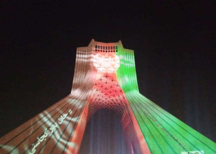نورپردازی امشب برج آزادی برای همدردی با مردم افغانستان بعد از حمله مرگبار به دانشگاه کابل