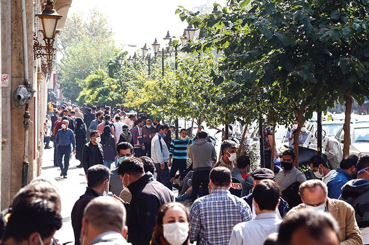 پیش‌بینی‌ها درست از آب درآمد و به احتمال زیاد «بایدن» انتخابات آمریکا را می‌برد و اکنون بیشتر دلالان، فروشنده دلار و سکه شده‌اند. از ظهر پنجشنبه ۱۵ آبان ۹۹ که خبر پیروزی نامزد حزب دموکرات آمریکا در چند ایالت کلیدی منتشر شد، روند نزولی قیمت‌ها در بازار‌های مالی ایران آغاز شد.