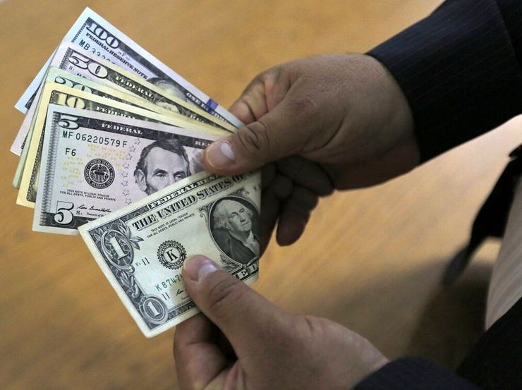 عبدالناصر همتی نوشت: مستقل از تحولات سیاسی خارجی تنها معیار اعمال سیاست های بانک مرکزی، مصالح اقتصادی کشور، ضرورت استمرار پایداری و ثبات در بازارها و نیل به هدف تورمی است.