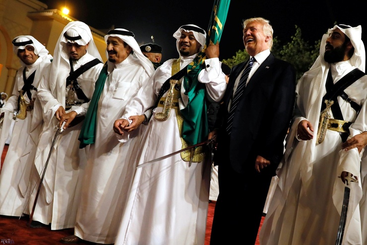 دونالد ترامپ روز جمعه پیش بینی کرد که عربستان سعودی پس از توافق سودان برای عادی سازی روابط با اسرائیل، بزودی روابط با اسرائیل را ایجاد خواهد کرد.
