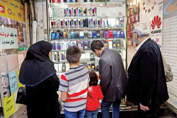 پس از یک دوره تلاطم و افزایش قیمت حالا چند روزی می‌شود که بازار فروش گوشی تلفن‌همراه خوابیده است. البته مسبب این خواب و رکود این‌بار خریداران نیستند، بلکه فروشنده‌ها هستند. علتش را هم که می‌دانید؛ نرخ ارز.