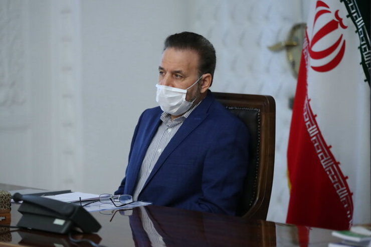محمود واعظی، رئیس دفتر رئیس جمهور، در یادداشتی در اینستاگرام تأکید کرد که بارها گفته‌ایم،‌ باز هم می‌گویم نرخ فعلی ارز را غیرواقعی می‌دانیم و معتقدیم این نرخ با واقعیت‌های اقتصادی کشور هم‌خوان نیست.