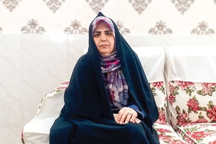 معصومه سلیمه بانوی فعال فرهنگی محله صابر است و ۳۰ سال در آموزش و پرورش فعالیت کرده و از این طریق تلاش کرده تا درس زندگی را همراه با درس ریاضی به دختران آموزش بدهد.