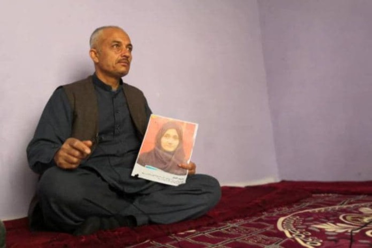 جان پدر کجاستی؟ جمله‌ای که از عشق پدر «حنیفه» به دختر جوانش حکایت دارد که در بیست‌ویک‌سالگی و با هزاران آرزو در حمله داعش به دانشگاه کابل جان باخت. «حبیب‌الله» در گفت‌وگو با یکی از روزنامه‌های چاپ کابل گفته است: کاش می‌توانستم پیکر دخترم را ببرم دوحه و روی میز مذاکره بگذارم.
