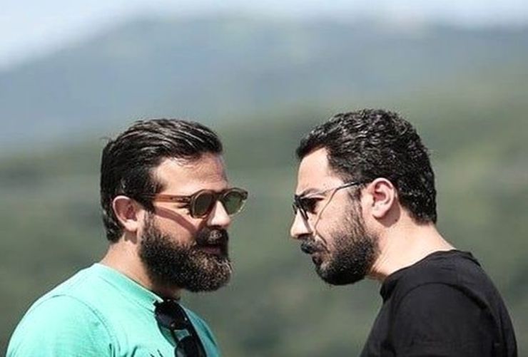 سریال «قورباغه» هومن سیدی چند وقتی است قرار است از پلت‌فرم‌های اینترنتی پخش شود. گروه قوی بازیگران و تیزر‌های تبلیغاتی پرخون و جاندار سریال قورباغه هم از اتفاق جدیدی در سریال‌سازی ایران حکایت دارد، اتفاقی که به‌یقین در آن شکی نیست؛اما بحث اینجا بازی با تفکرات مخاطب در فضای‌مجازی برای بیشتر بر سر زبان افتادن نام یک اثر است.