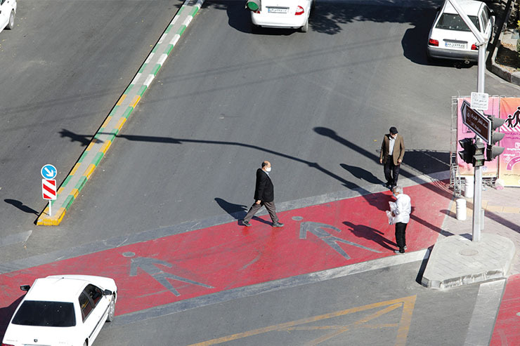 ترافیک سنگین این روز‌های میدان فردوسی تا خیام، چهره خیلی از رانندگانی را که از این مسیر عبور می‌کنند، در هم می‌کشد. برخی از شهروندان با ارسال پیام‌هایی به روزنامه، خواستار رسیدگی مسئولان شهری به این موضوع شدند.