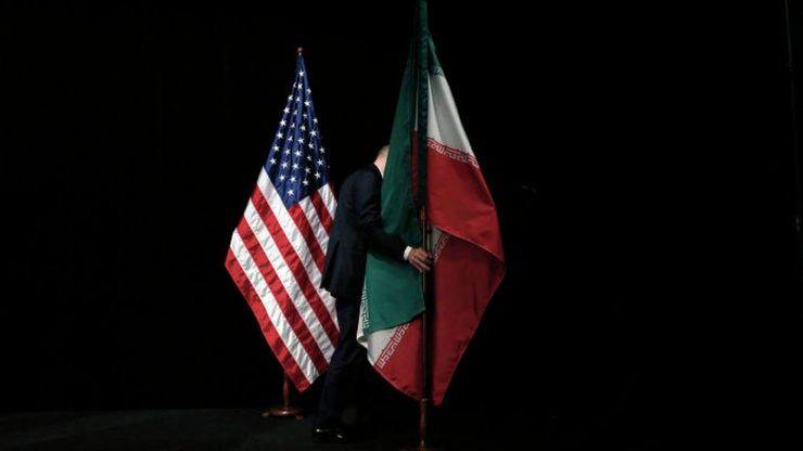 می‌توان نظرهای ساکنان بهارستان را به دو دسته تقسیم کرد: گروه نخست که هیچ‌گونه انعطافی ندارند و در هیچ شرایطی قائل به مذاکره با آمریکا نیستند و گروه دوم که معتقدند باید منتظر ماند و دید دولت بایدن تا چه میزان از دولت ترامپ فاصله می‌گیرد و با تغییر رویه، به اصول بین‌المللی پایبند است.