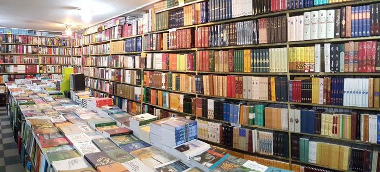 معاون فرهنگی و رسانه‌ای اداره کل فرهنگ و ارشاد اسلامی استان خراسان رضوی گفت: در راستای حمایت از صنعت نشر، معاونت فرهنگی وزارت فرهنگ و ارشاد اسلامی برای رونق‌بخشیدن به بازار کتاب و ترویج کتاب‌خوانی، تسهیلاتی را در قالب یارانه خرید کتاب از طریق کتاب‌فروشی‌های سراسر کشور در قالب طرح «پاییزه کتاب» به‌طور مستقیم به خریداران کتاب پرداخت می‌کند.