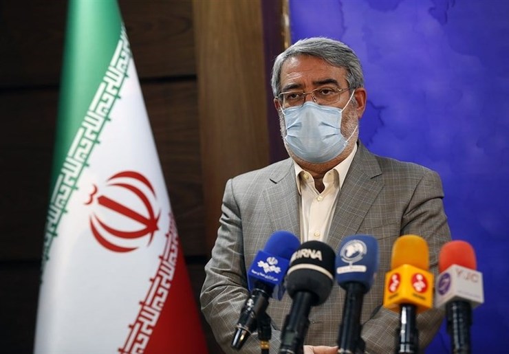 عبدالرضا رحمانی فضلی «وزیر کشور، روز یکشنبه در حاشیه جلسه هیات دولت گفت: طرحی که وزارت بهداشت به کمک وزارت ارتباطات آماده کرده‌اند، تحت عنوان اپلیکیشن ماسک برای همه کسانی است که به نوعی تست آن‌ها مثبت می‌شود، در داخل آن طرح ردیابی خواهیم کرد و با رصد مستمر آن‌ها کنترل خواهند شد.