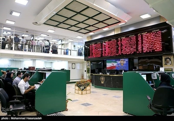رئیس سازمان بورس با اشاره به احتمال تعطیل‌شدن دو‌هفته‌ای تهران گفت: اگر هیئت دولت تعطیلی بانک‌ها را به‌طور رسمی اعلام کند، بورس هم تعطیل خواهد شد.